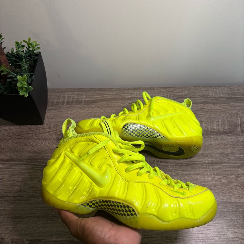 Nike Foamposite Volt